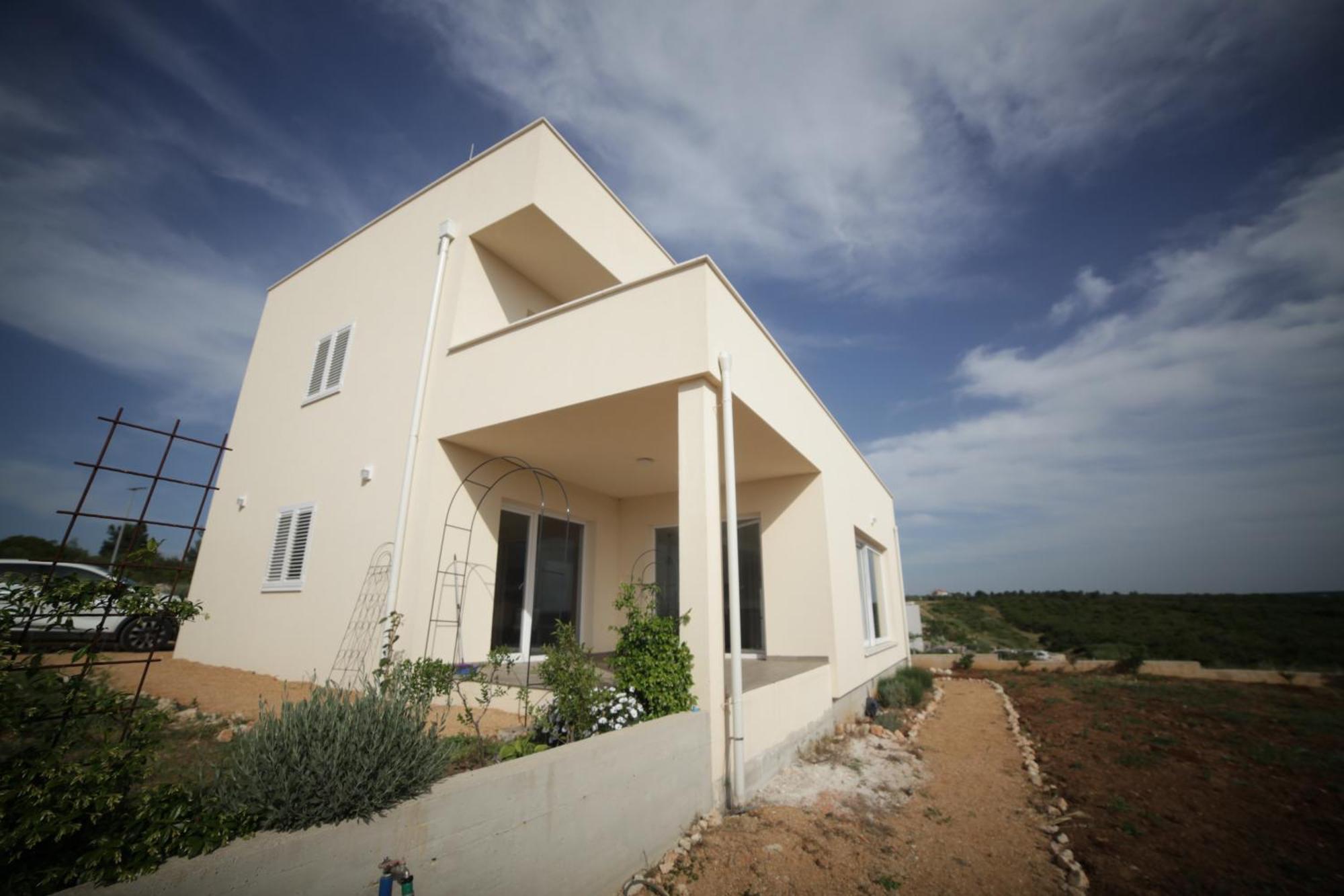 Val Villa *